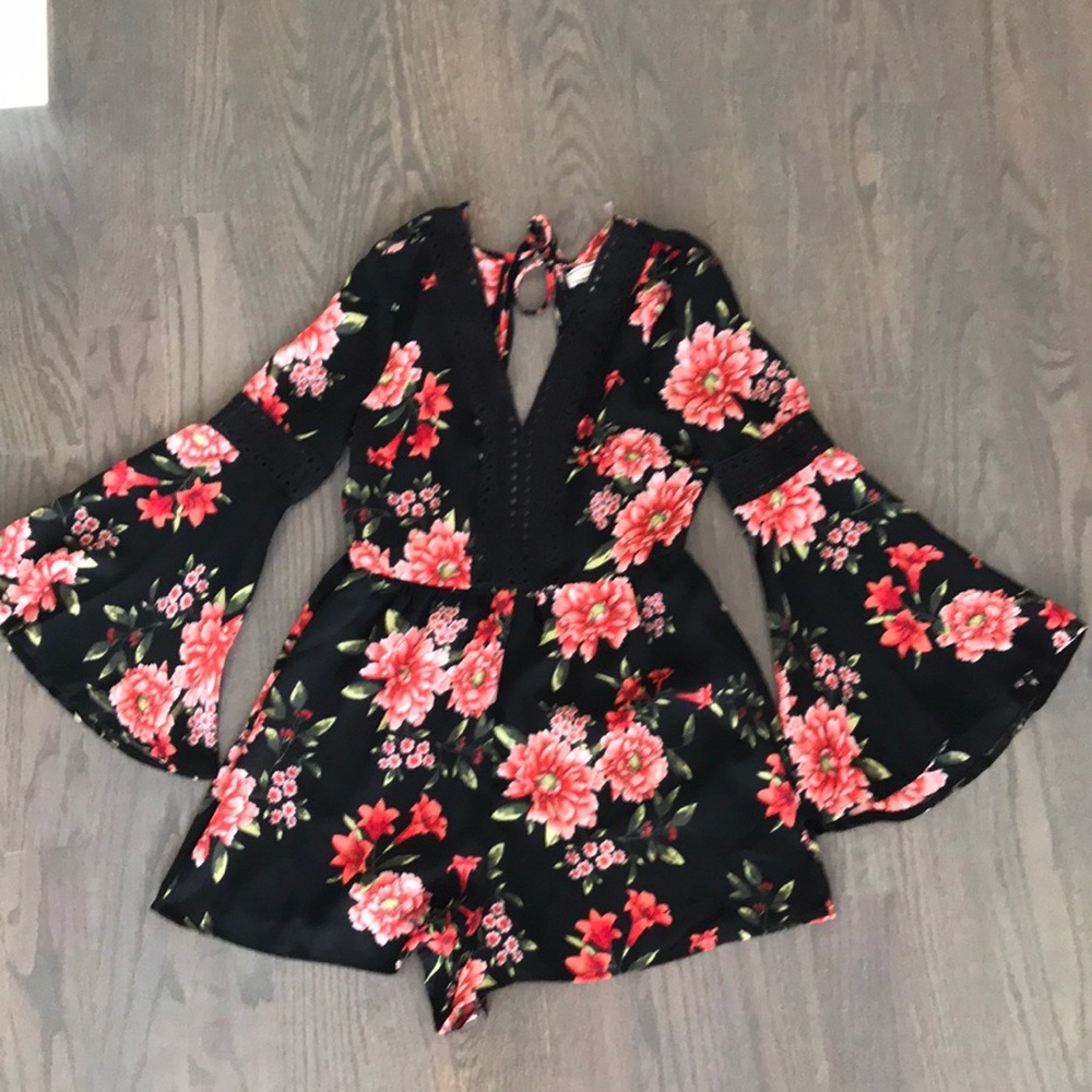 Long sleeve FLYING TOMATO romper size small